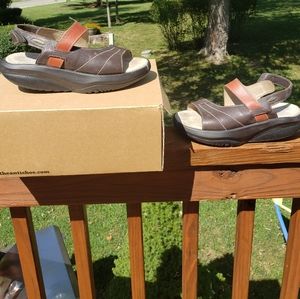 MBT EMA Sandals size 7.5